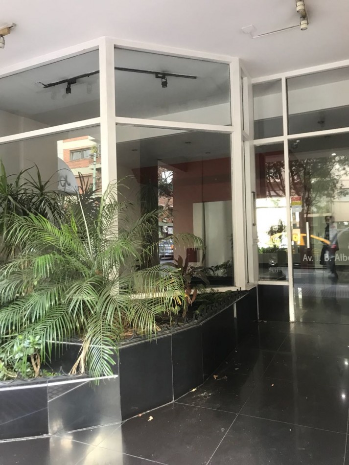 3 AMBIENTES - DOS BAÑOS EN EL CORAZON DE FLORES - PISO 3