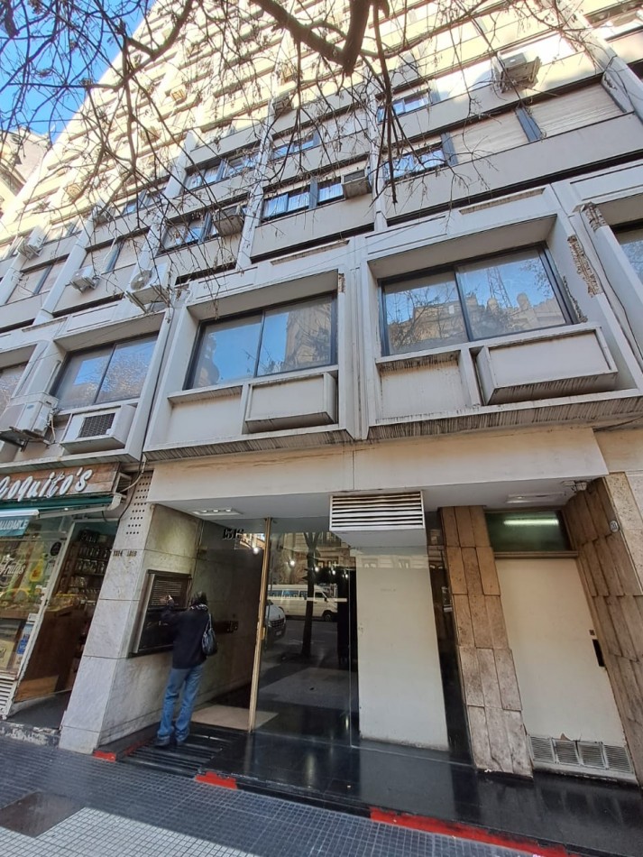 LUMINOSISIMO DEPARTAMENTO A UNA CUADRA DE PLAZA DEL CONGRESO SOBRE AV. DE MAYO - PISO 8