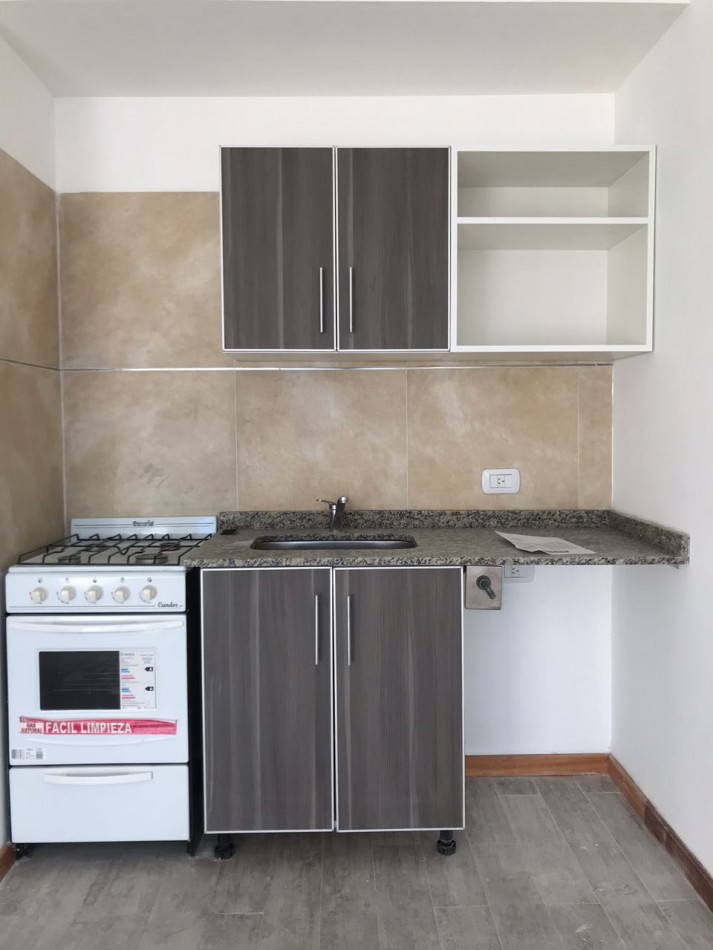 ALQUILER 2 AMBIENTES FLORES . LUMINOSO. . TRANQUILO -A 1 CUADRA DE CENTRO COMERCIAL Y SUBTE FLORES. OPORTUNIDAD!!!