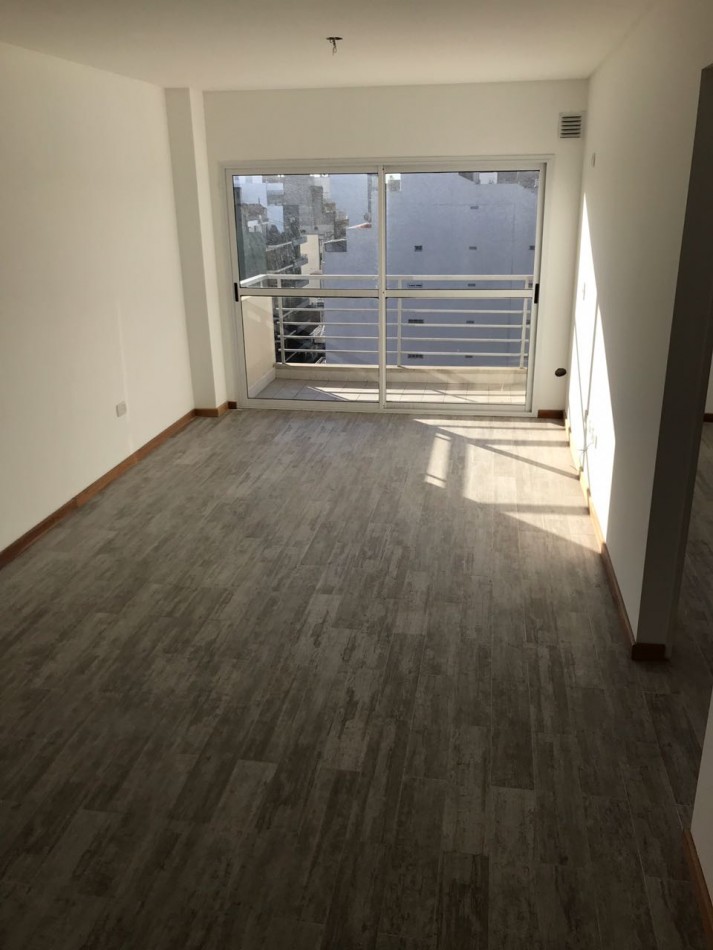 ALQUILER 2 AMBIENTES FLORES . LUMINOSO. . TRANQUILO -A 1 CUADRA DE CENTRO COMERCIAL Y SUBTE FLORES. OPORTUNIDAD!!!