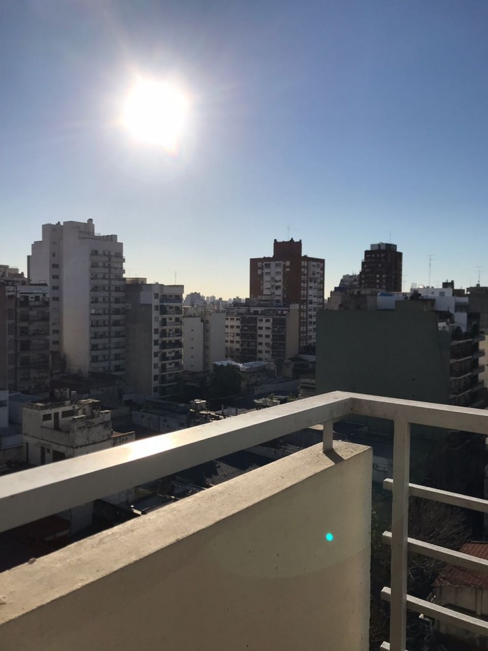 ALQUILER 2 AMBIENTES FLORES . LUMINOSO. . TRANQUILO -A 1 CUADRA DE CENTRO COMERCIAL Y SUBTE FLORES. OPORTUNIDAD!!!