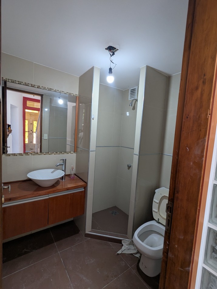 SUPER LUMINOSA CASA DE 5 AMBIENTES EN TERRENO PROPIO