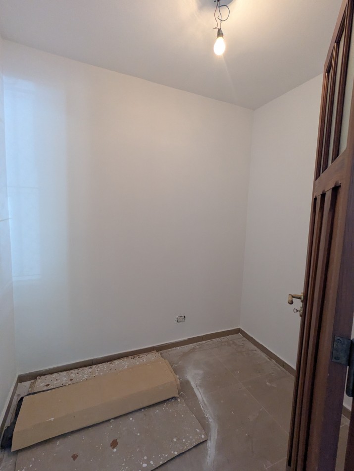 SUPER LUMINOSA CASA DE 5 AMBIENTES EN TERRENO PROPIO