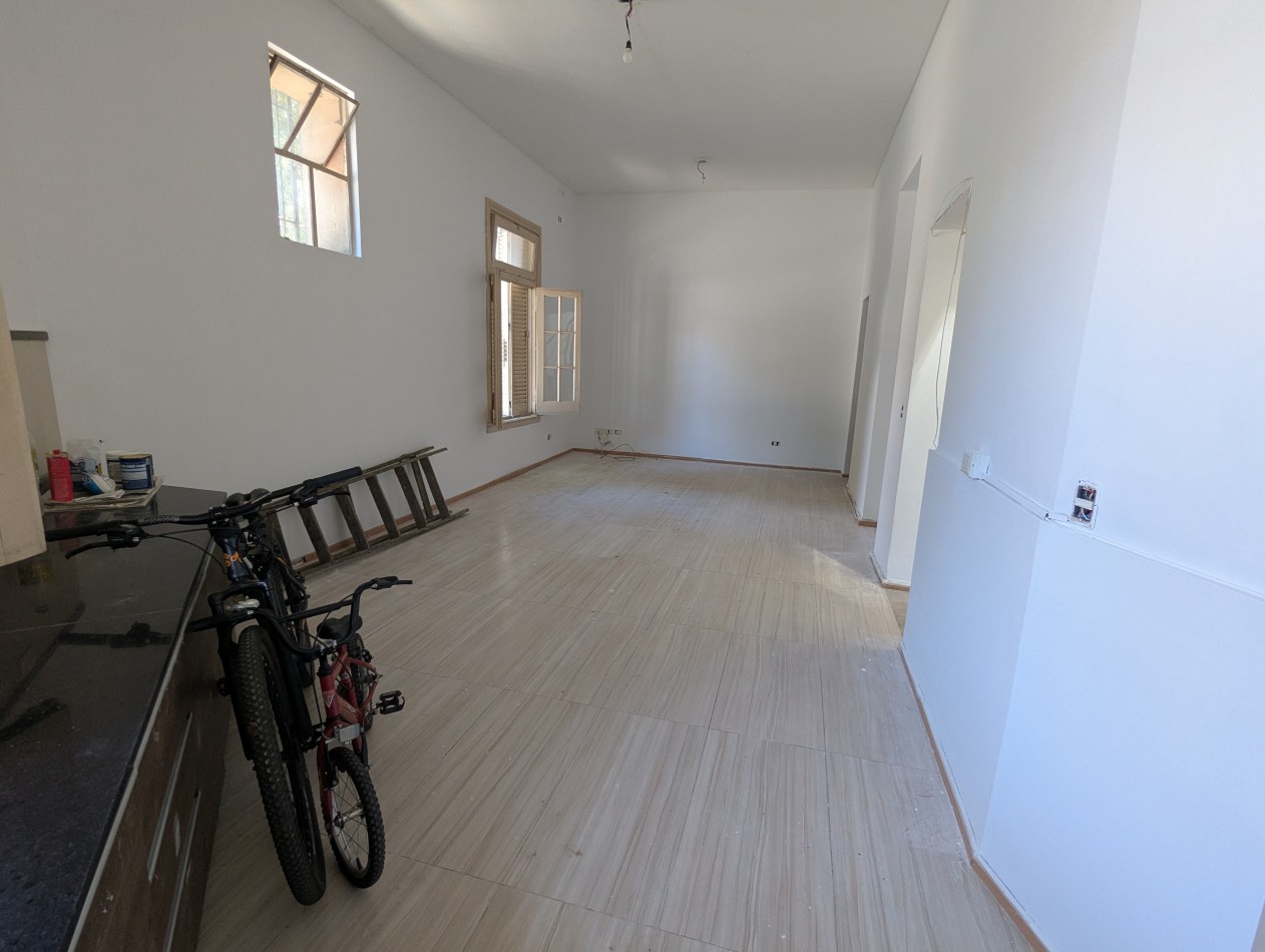 SUPER LUMINOSA CASA DE 5 AMBIENTES EN TERRENO PROPIO