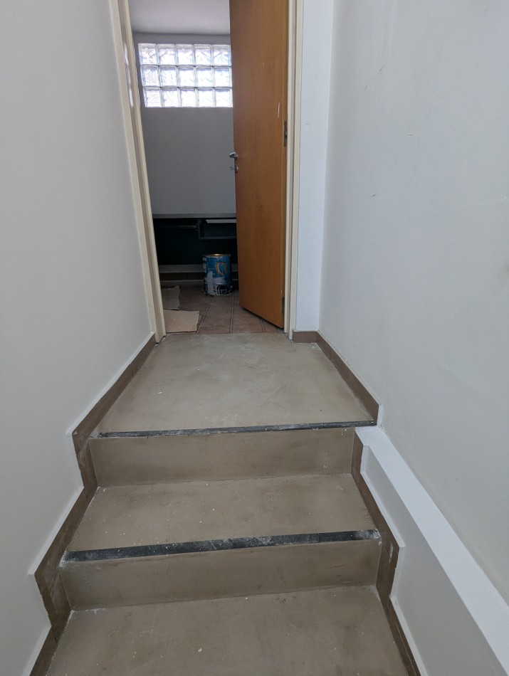 SUPER LUMINOSA CASA DE 5 AMBIENTES EN TERRENO PROPIO