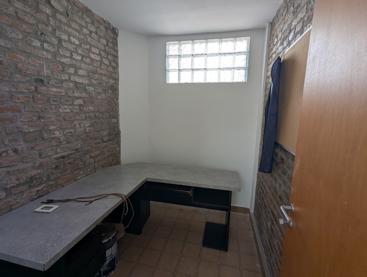 SUPER LUMINOSA CASA DE 5 AMBIENTES EN TERRENO PROPIO