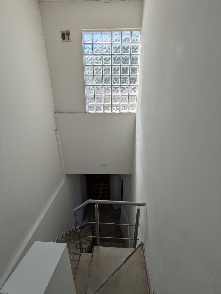 SUPER LUMINOSA CASA DE 5 AMBIENTES EN TERRENO PROPIO