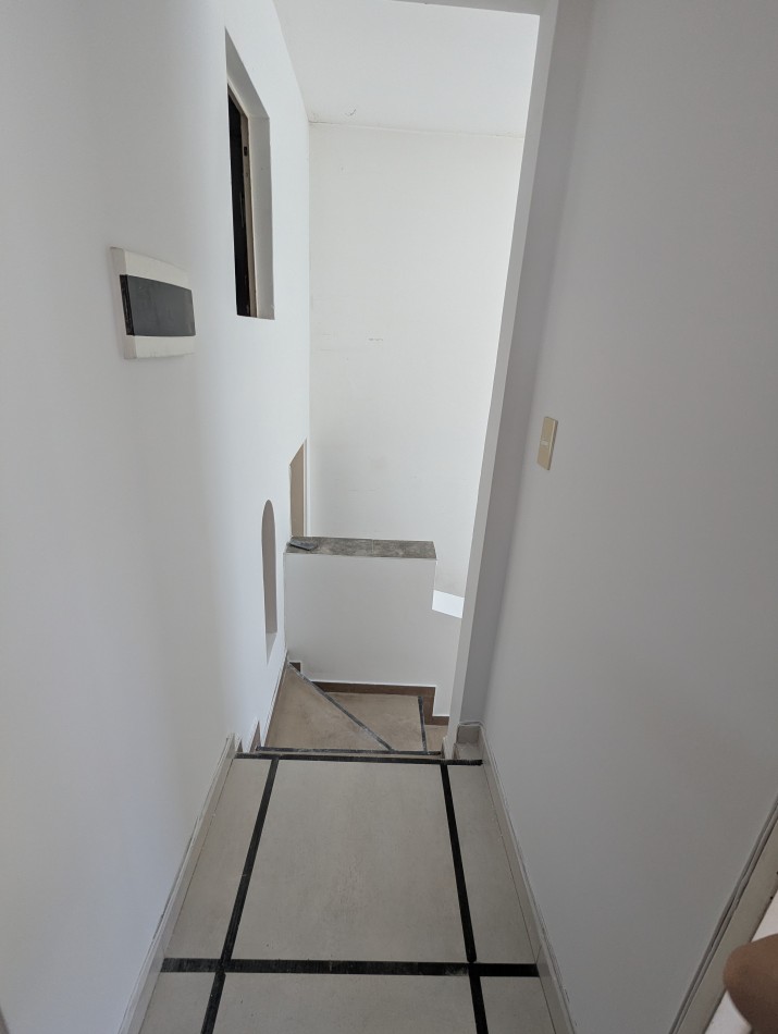 SUPER LUMINOSA CASA DE 5 AMBIENTES EN TERRENO PROPIO