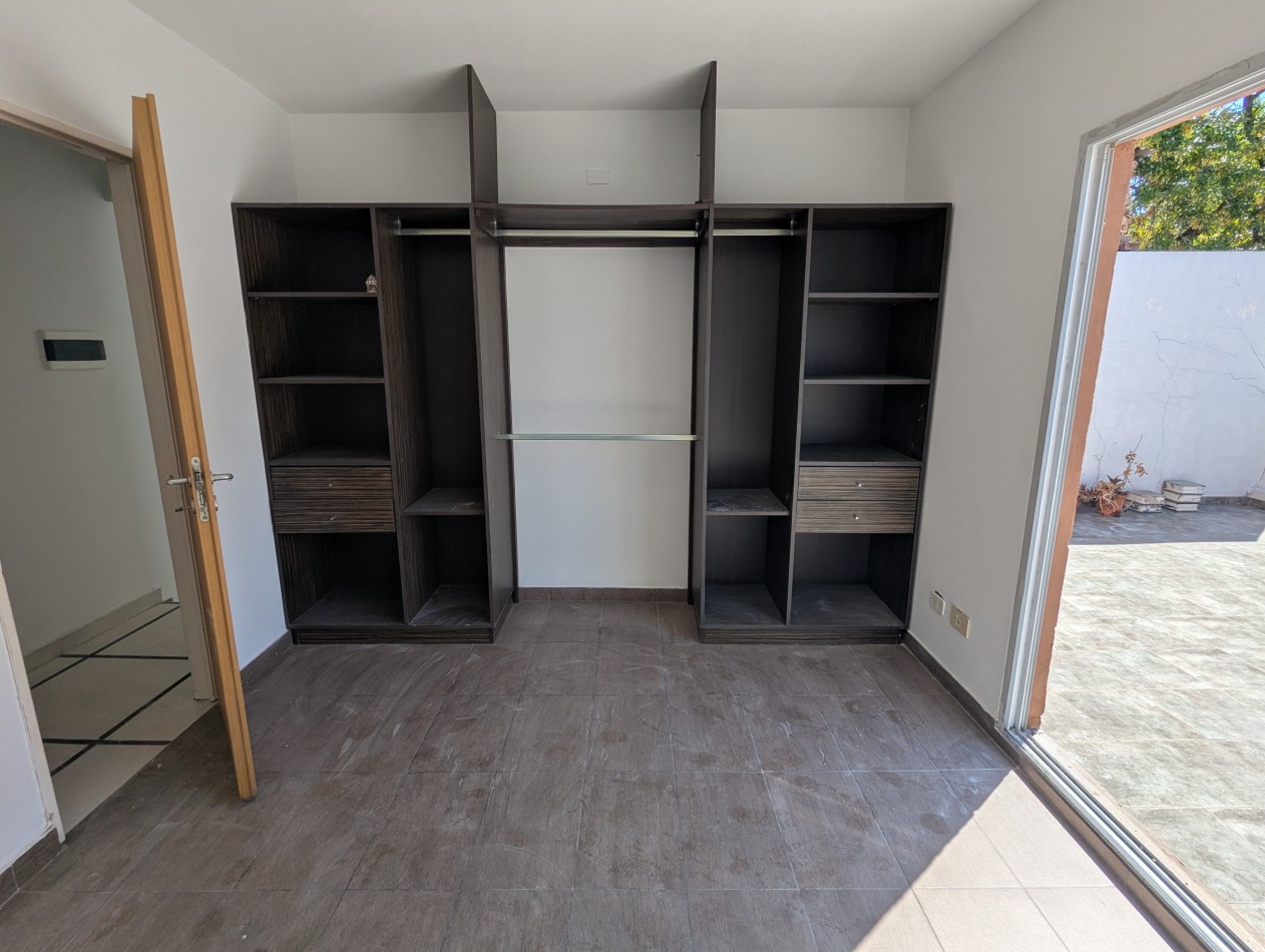 SUPER LUMINOSA CASA DE 5 AMBIENTES EN TERRENO PROPIO