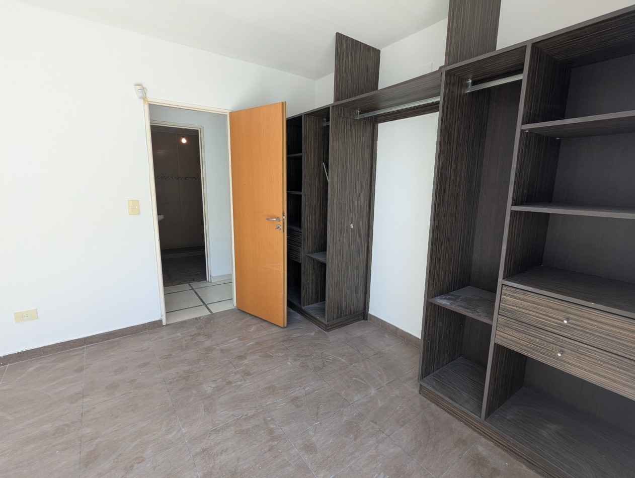 SUPER LUMINOSA CASA DE 5 AMBIENTES EN TERRENO PROPIO