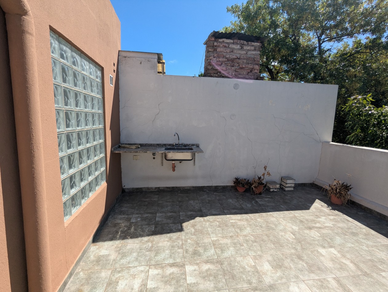 SUPER LUMINOSA CASA DE 5 AMBIENTES EN TERRENO PROPIO