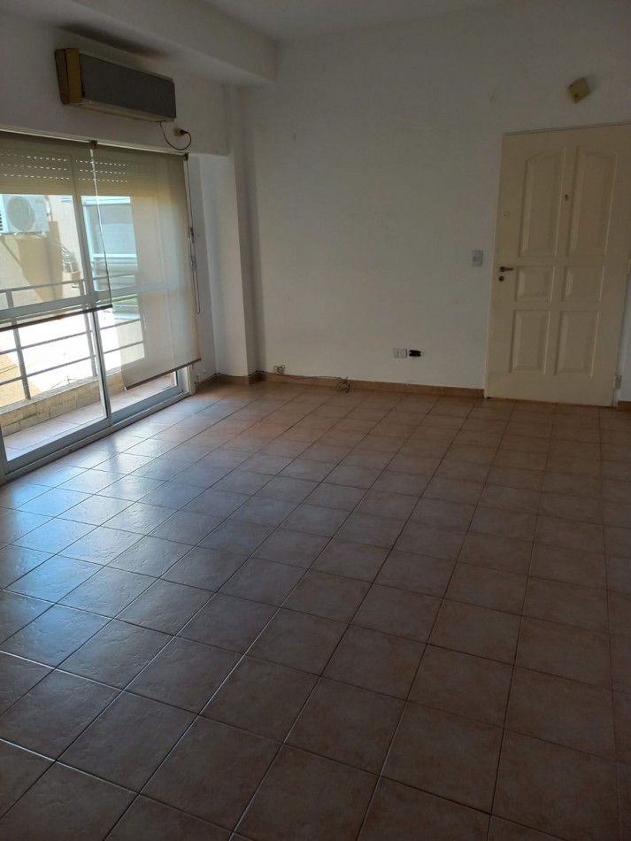 PH 2 AMBIENTES  PARQUE CHACABUCO  - MUY LUMINOSO - BAJAS EXPENSAS. OPORTUNIDAD!!!! RESERVADA