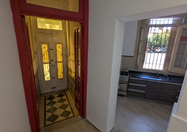 SUPER LUMINOSA CASA DE 5 AMBIENTES EN TERRENO PROPIO