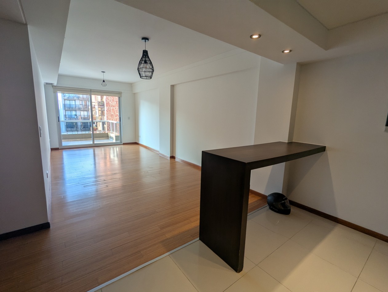 CATEGORIA EN TRES AMBIENTES. LAS CAÑITAS. CON COCHERA