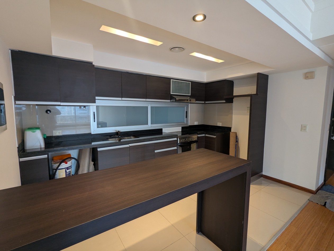 CATEGORIA EN TRES AMBIENTES. LAS CAÑITAS. CON COCHERA