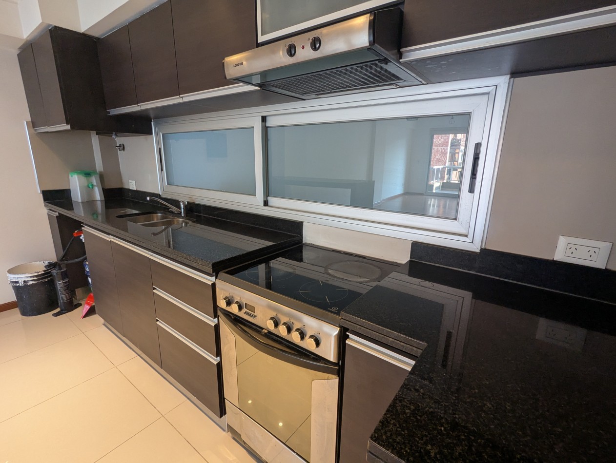 CATEGORIA EN TRES AMBIENTES. LAS CAÑITAS. CON COCHERA