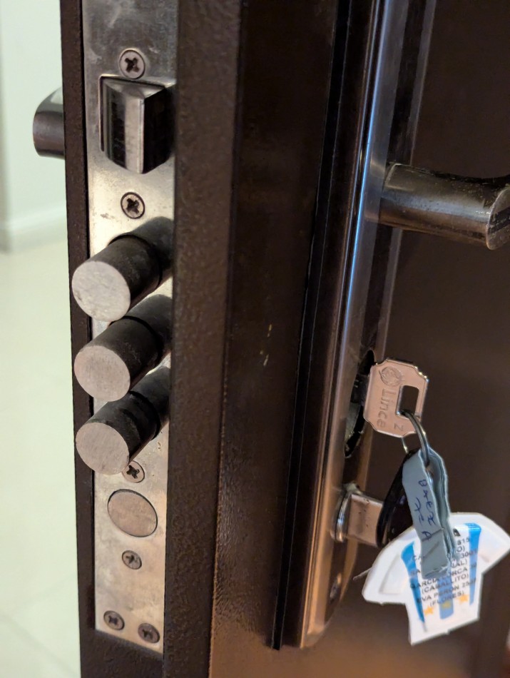 CATEGORIA EN TRES AMBIENTES. LAS CAÑITAS. CON COCHERA