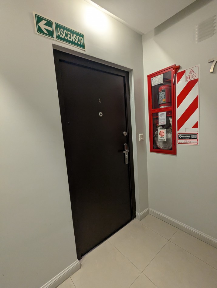 CATEGORIA EN TRES AMBIENTES. LAS CAÑITAS. CON COCHERA