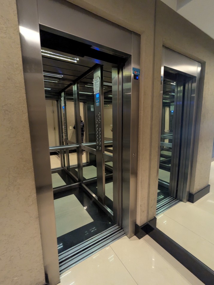 CATEGORIA EN TRES AMBIENTES. LAS CAÑITAS. CON COCHERA