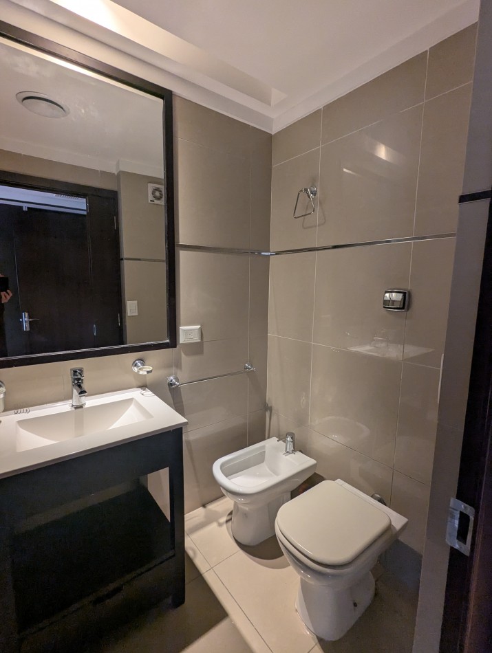 CATEGORIA EN TRES AMBIENTES. LAS CAÑITAS. CON COCHERA