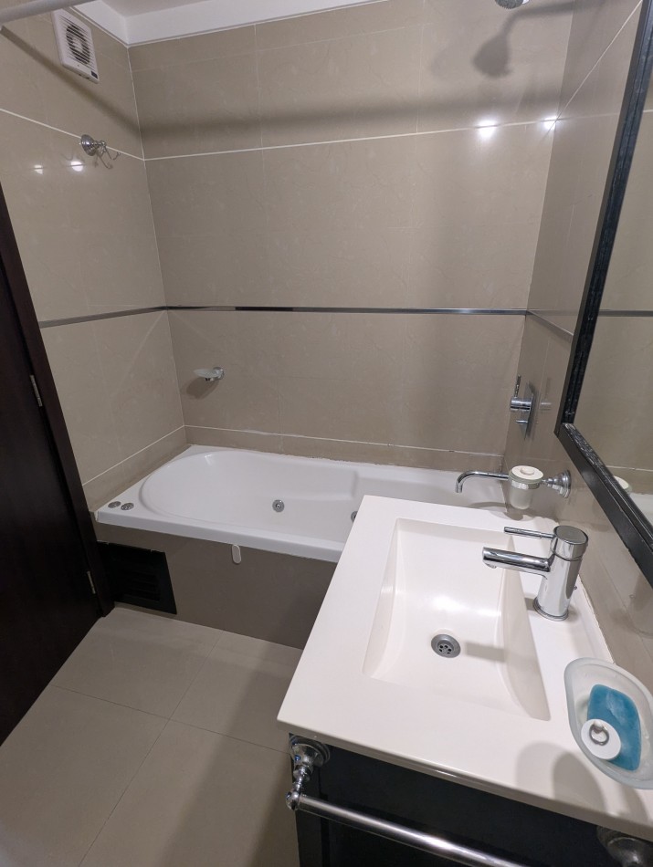 CATEGORIA EN TRES AMBIENTES. LAS CAÑITAS. CON COCHERA