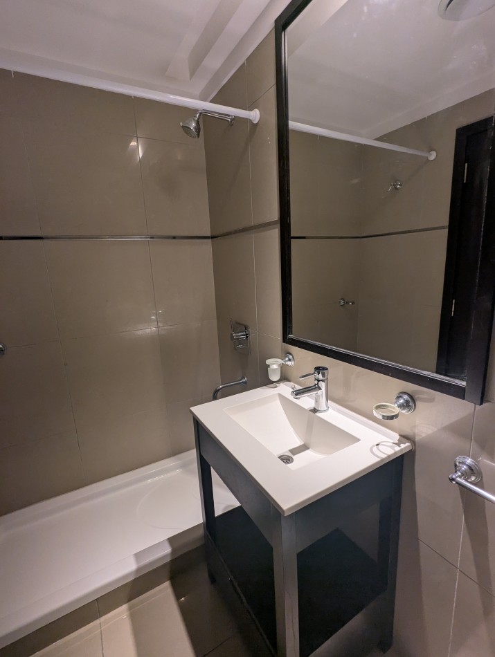 CATEGORIA EN TRES AMBIENTES. LAS CAÑITAS. CON COCHERA