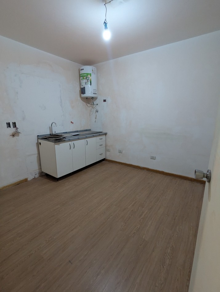 OFICINA DE 4 AMBIENTES - MICROCENTRO - LIQUIDACION POR VIAJE AL EXTERIOR USD 29.000