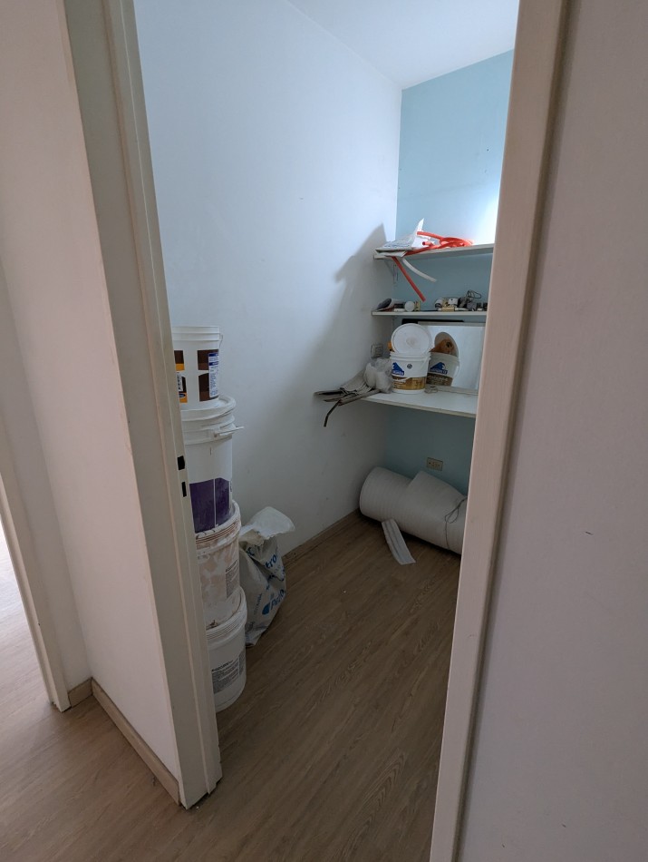 OFICINA DE 4 AMBIENTES - MICROCENTRO - LIQUIDACION POR VIAJE AL EXTERIOR USD 29.000