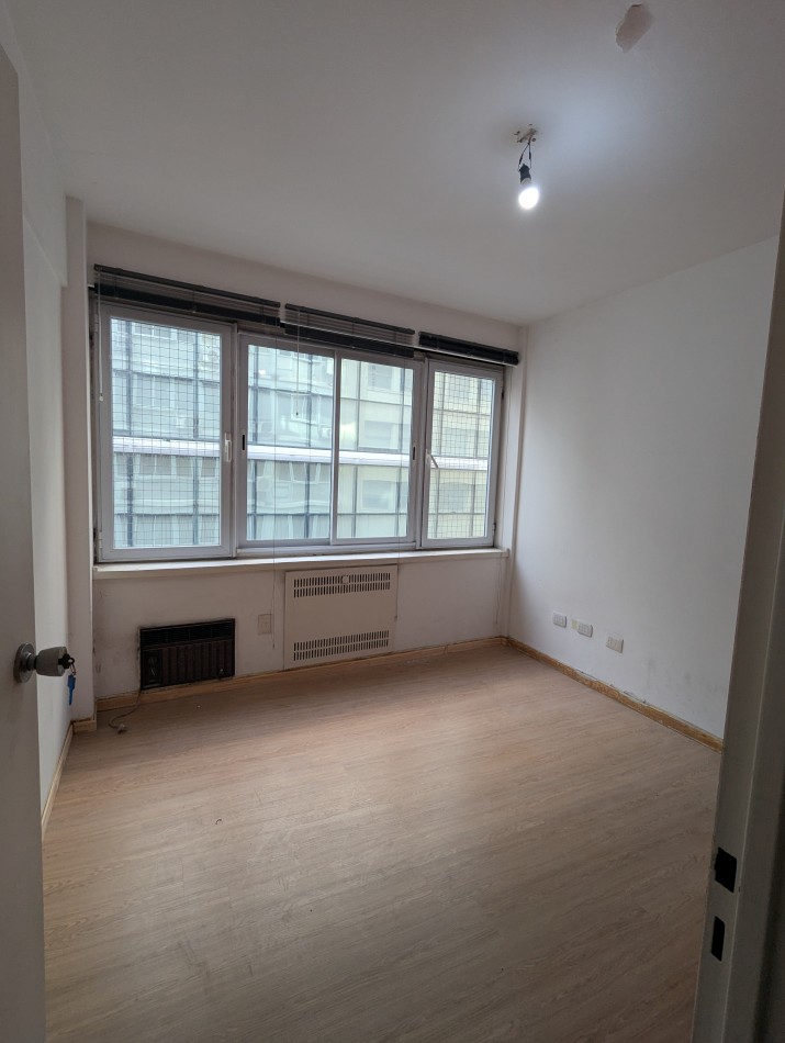 OFICINA DE 4 AMBIENTES - MICROCENTRO - LIQUIDACION POR VIAJE AL EXTERIOR USD 29.000
