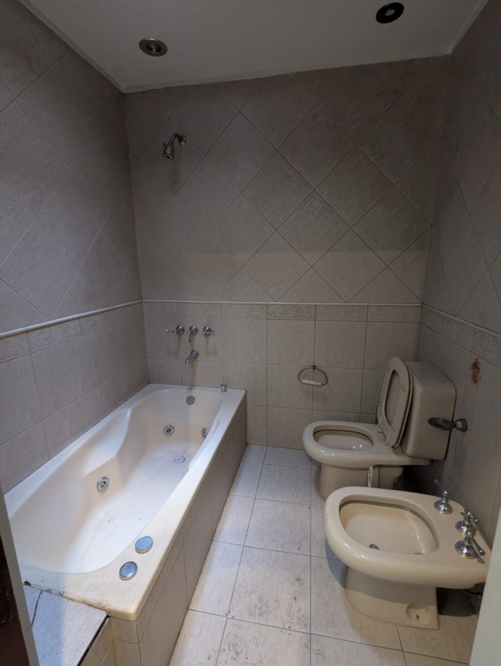 CASA DE CATEGORIA 5 DORMITORIOS