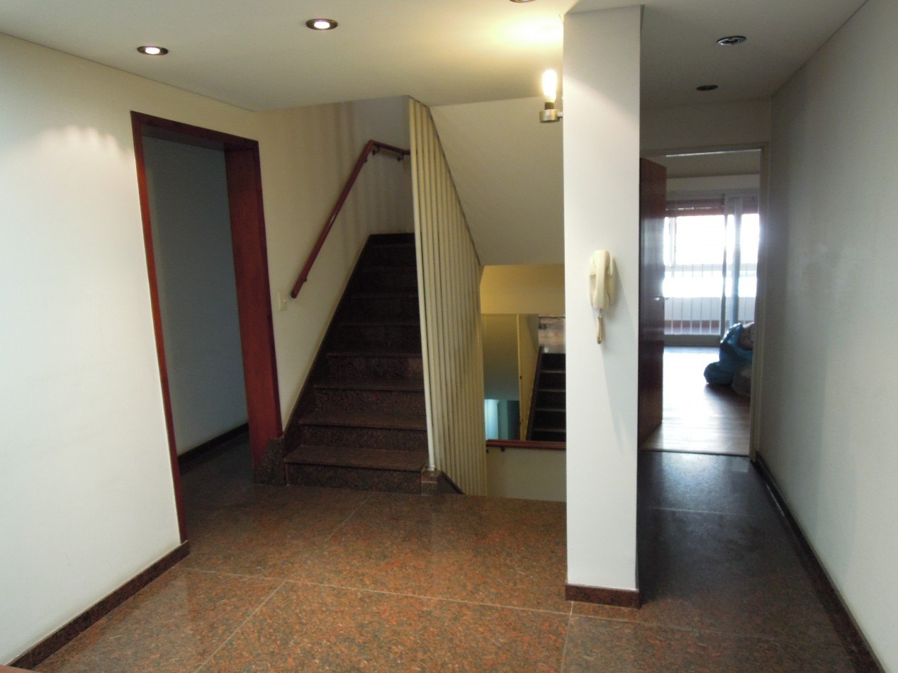 CASA DE CATEGORIA 5 DORMITORIOS