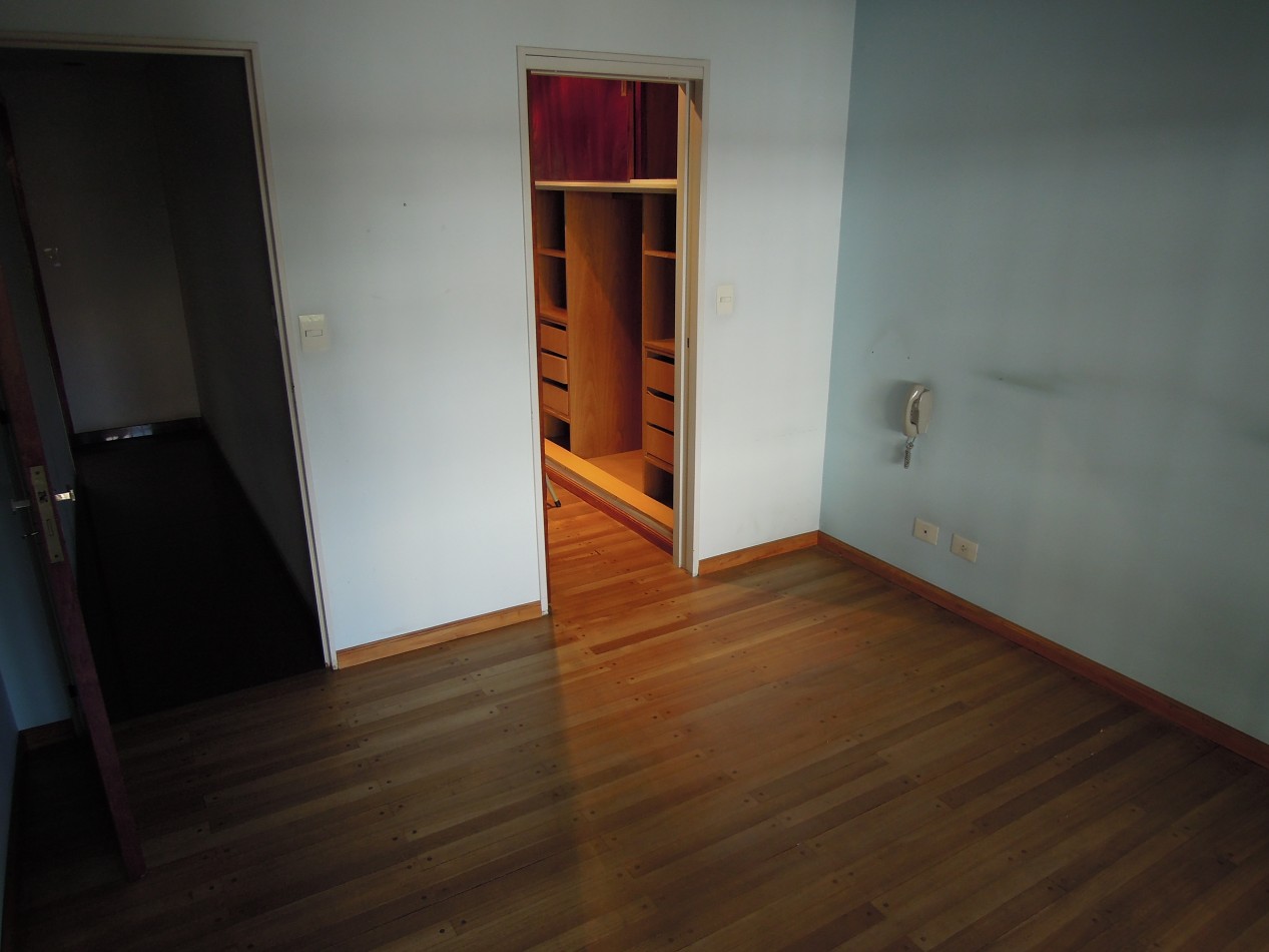 CASA DE CATEGORIA 5 DORMITORIOS