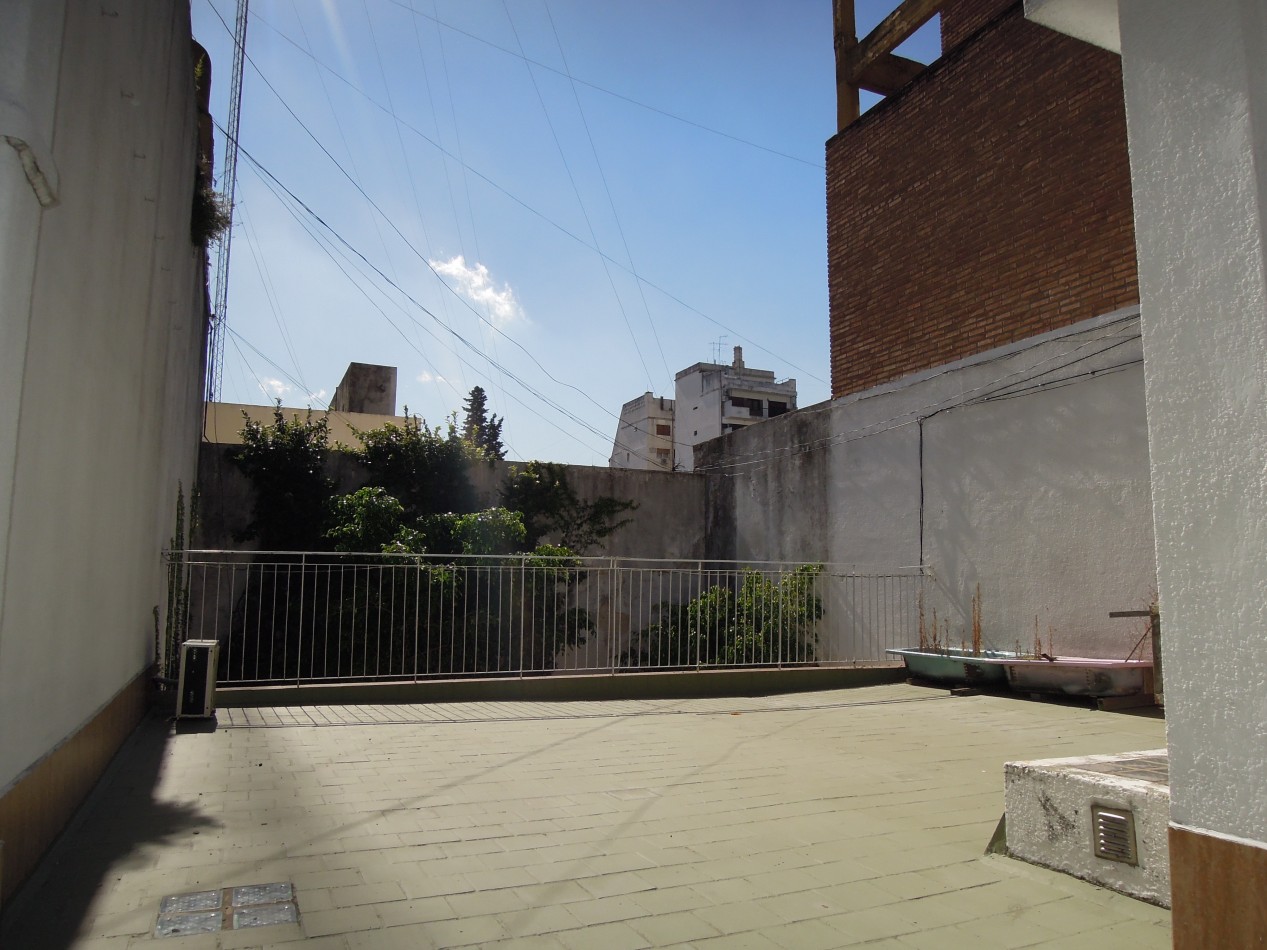 CASA DE CATEGORIA 5 DORMITORIOS