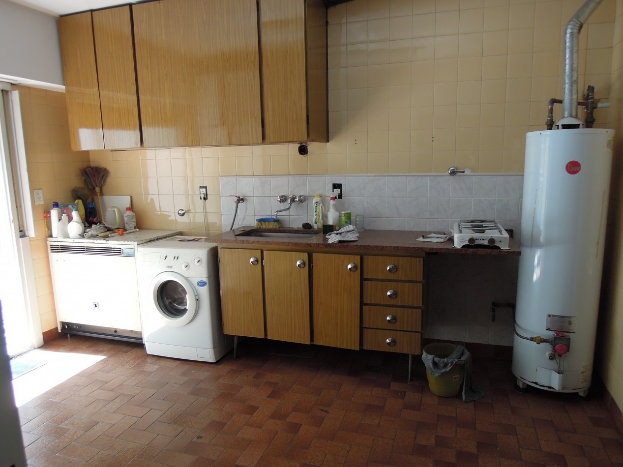 CASA DE CATEGORIA 5 DORMITORIOS