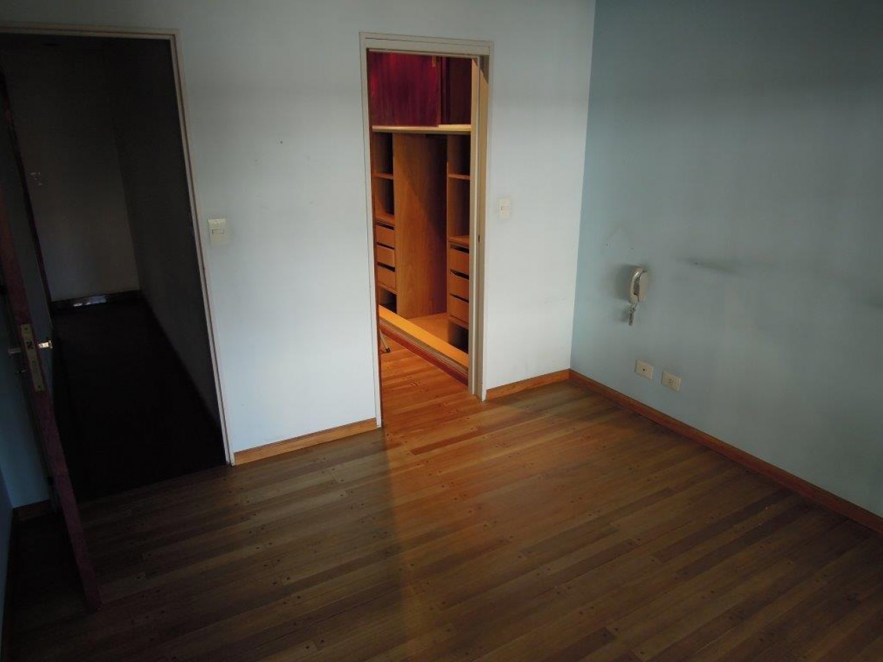 CASA DE CATEGORIA 5 DORMITORIOS