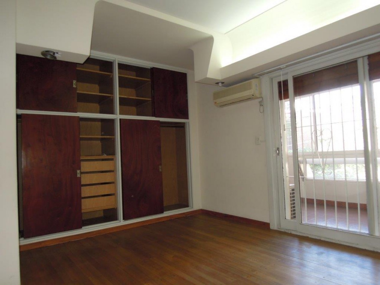 CASA DE CATEGORIA 5 DORMITORIOS