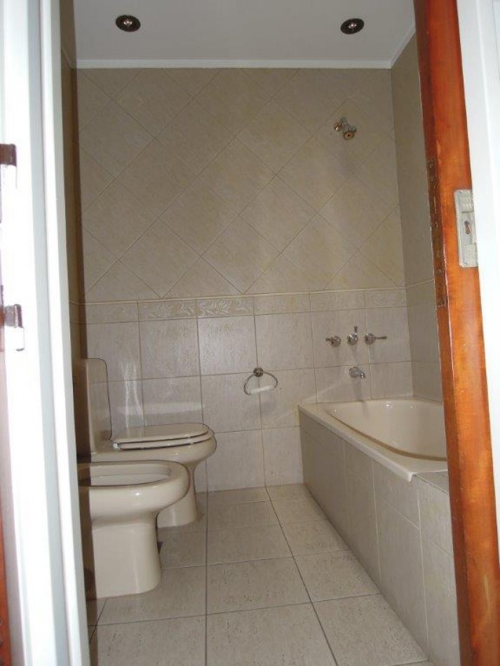 CASA DE CATEGORIA 5 DORMITORIOS