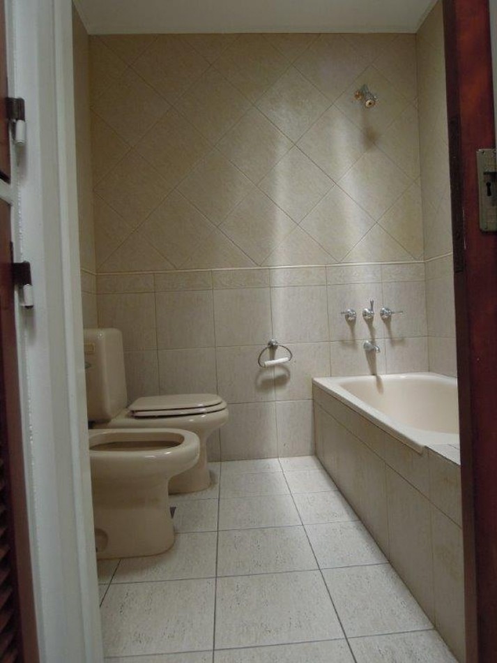 CASA DE CATEGORIA 5 DORMITORIOS