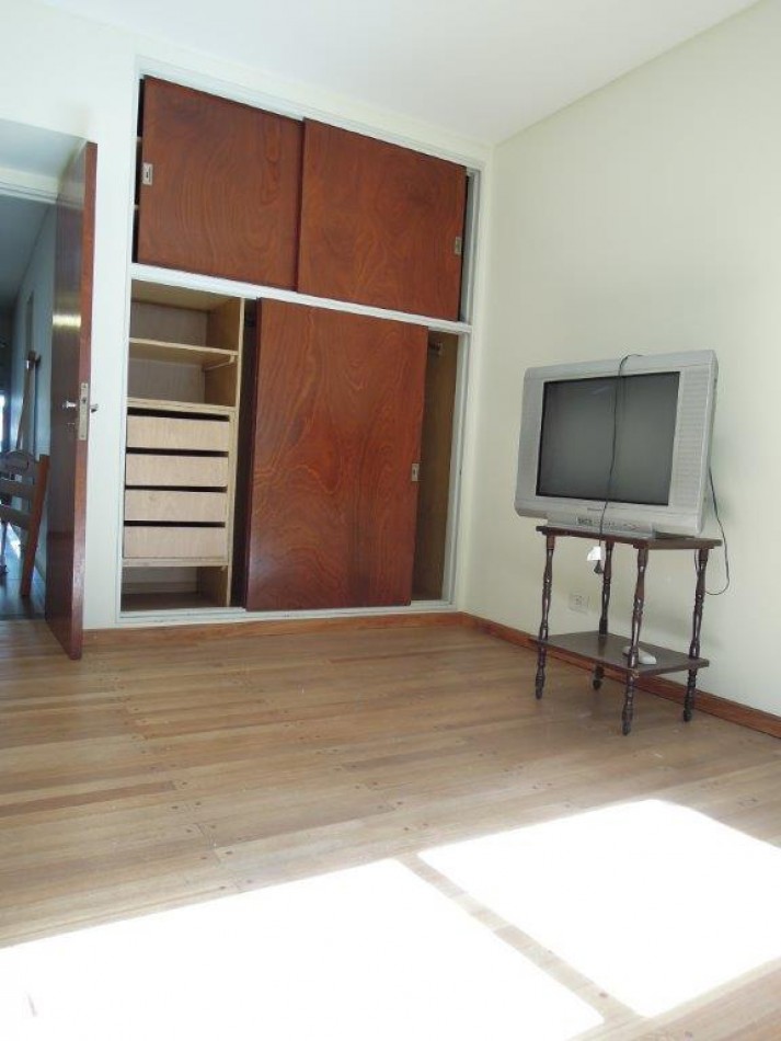 CASA DE CATEGORIA 5 DORMITORIOS