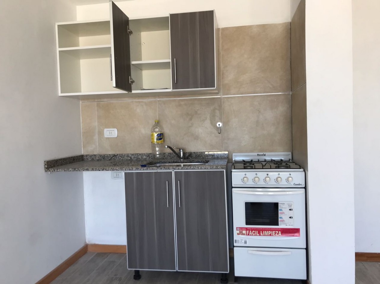 ALQUILER 2 AMBIENTES FLORES . LUMINOSO. . TRANQUILO -A 1 CUADRA DE CENTRO COMERCIAL Y SUBTE FLORES. OPORTUNIDAD!!!