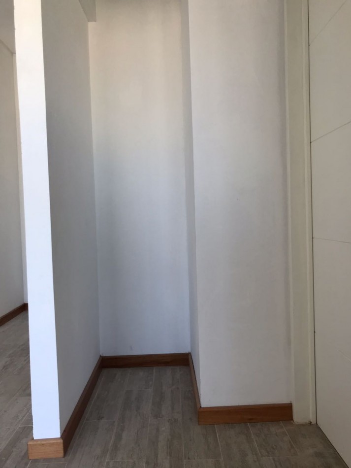 ALQUILER 2 AMBIENTES FLORES . LUMINOSO. . TRANQUILO -A 1 CUADRA DE CENTRO COMERCIAL Y SUBTE FLORES. OPORTUNIDAD!!!