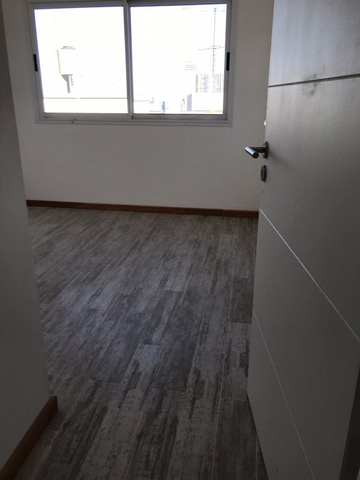 ALQUILER 2 AMBIENTES FLORES . LUMINOSO. . TRANQUILO -A 1 CUADRA DE CENTRO COMERCIAL Y SUBTE FLORES. OPORTUNIDAD!!!