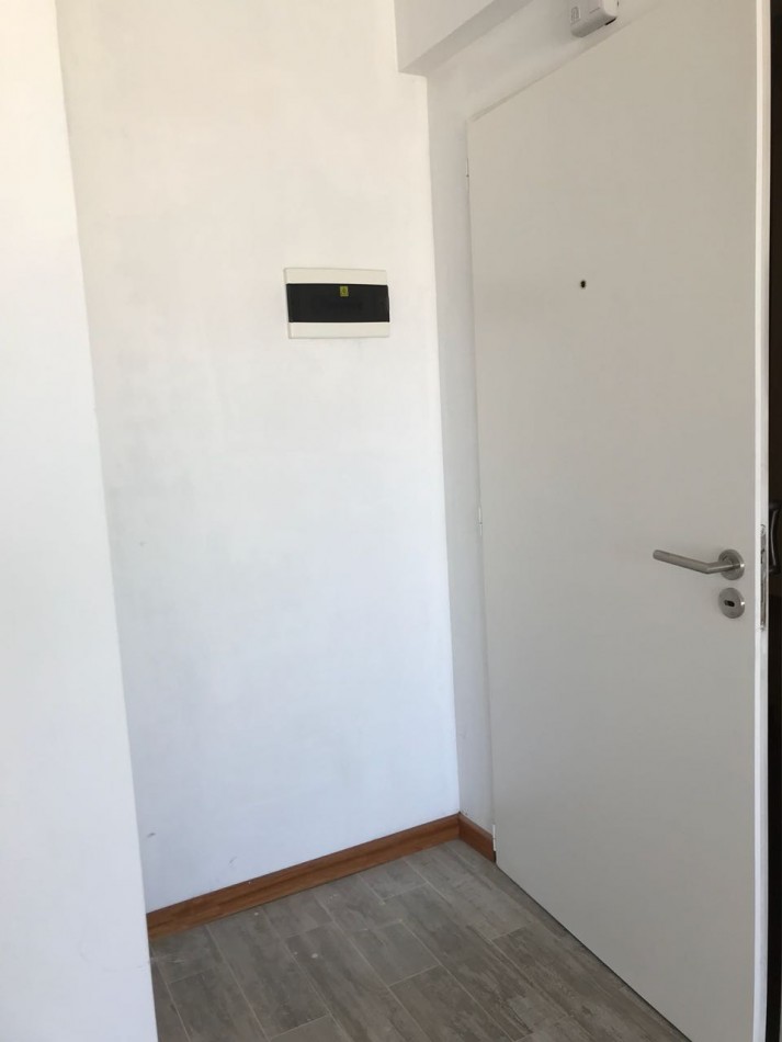 ALQUILER 2 AMBIENTES FLORES . LUMINOSO. . TRANQUILO -A 1 CUADRA DE CENTRO COMERCIAL Y SUBTE FLORES. OPORTUNIDAD!!!