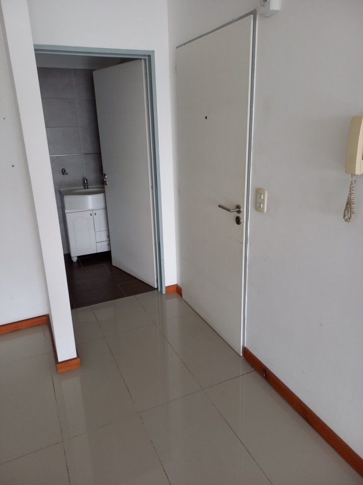 ALQUILER  MONOAMBIENTE VILLA DEL PARQUE . LUMINOSO. ESPACIOSO. SOBRE AVENIDA NAZCA . OPORTUNIDAD!!!