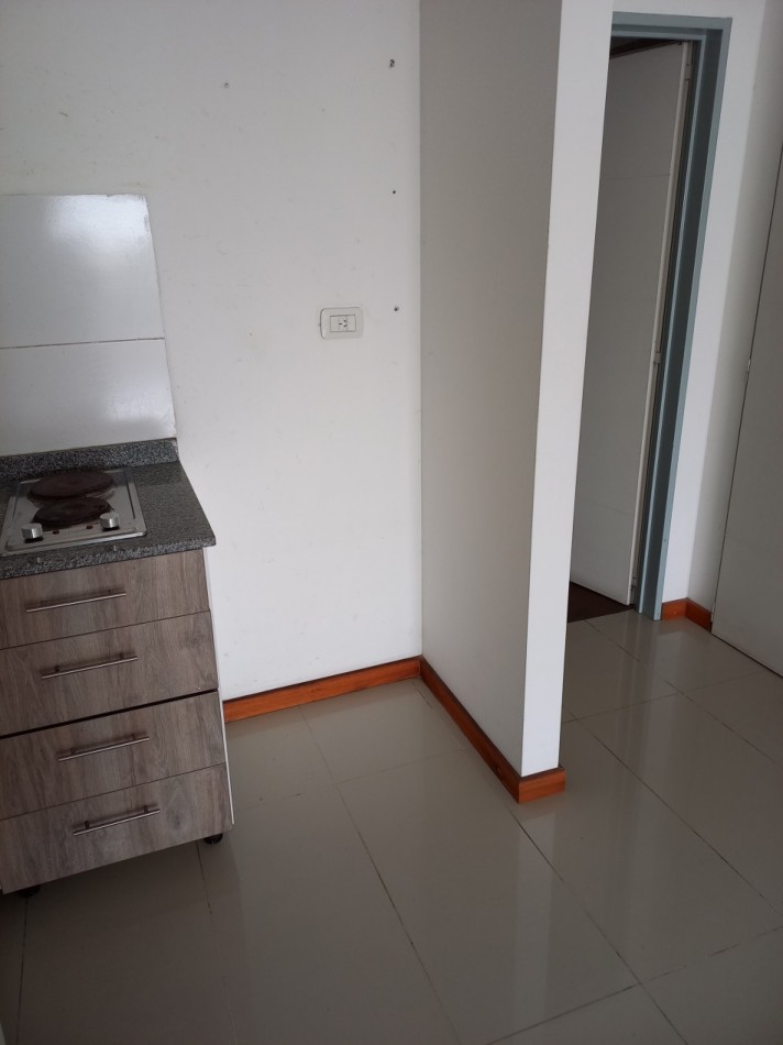 ALQUILER  MONOAMBIENTE VILLA DEL PARQUE . LUMINOSO. ESPACIOSO. SOBRE AVENIDA NAZCA . OPORTUNIDAD!!!