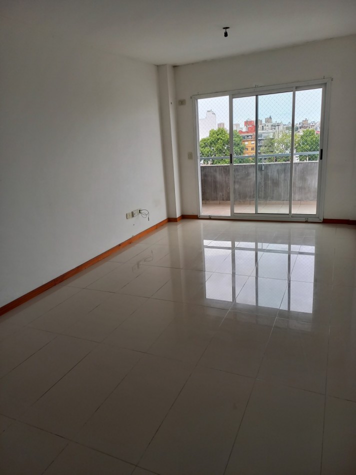 ALQUILER  MONOAMBIENTE VILLA DEL PARQUE . LUMINOSO. ESPACIOSO. SOBRE AVENIDA NAZCA . OPORTUNIDAD!!!