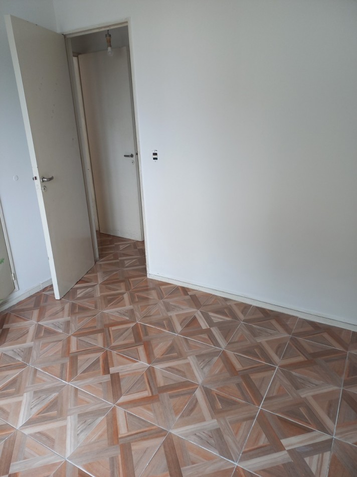 OPORTUNIDAD!!ALQUILER  2 AMB FLORES . LUMINOSO -A 1 CUADRA DE SUBTE A .ZONA COMERCIAL. TODOS LOS MEDIOS DE TRANSPORTE.!!!